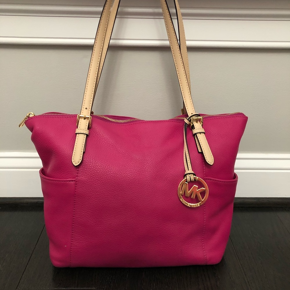 Michael Kors Jet Set Leather Tote in Fuschia